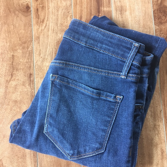 Old Navy Mid-rise Super Skinny Rockstar 2 Short - Picture 11 of 11